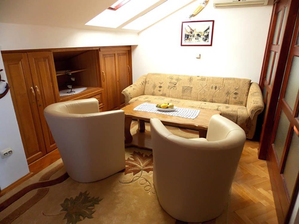 Apartments Cutic Malinska Esterno foto