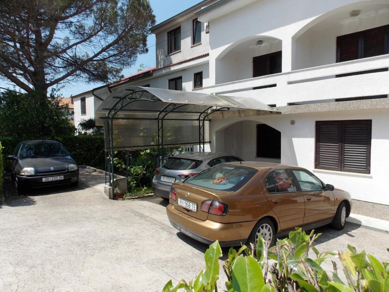 Apartments Cutic Malinska Esterno foto